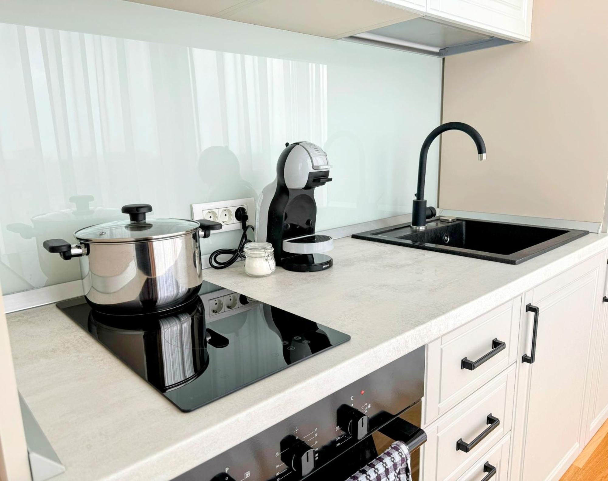 Stylish Apartment Getaway With Self Check-In And Free Parking Lot أراد المظهر الخارجي الصورة