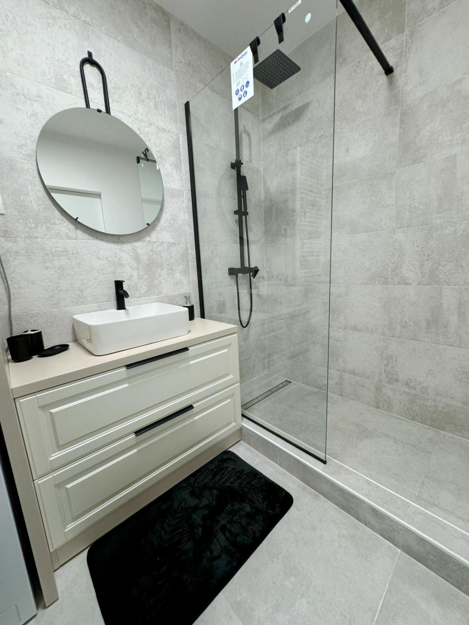 Stylish Apartment Getaway With Self Check-In And Free Parking Lot أراد المظهر الخارجي الصورة